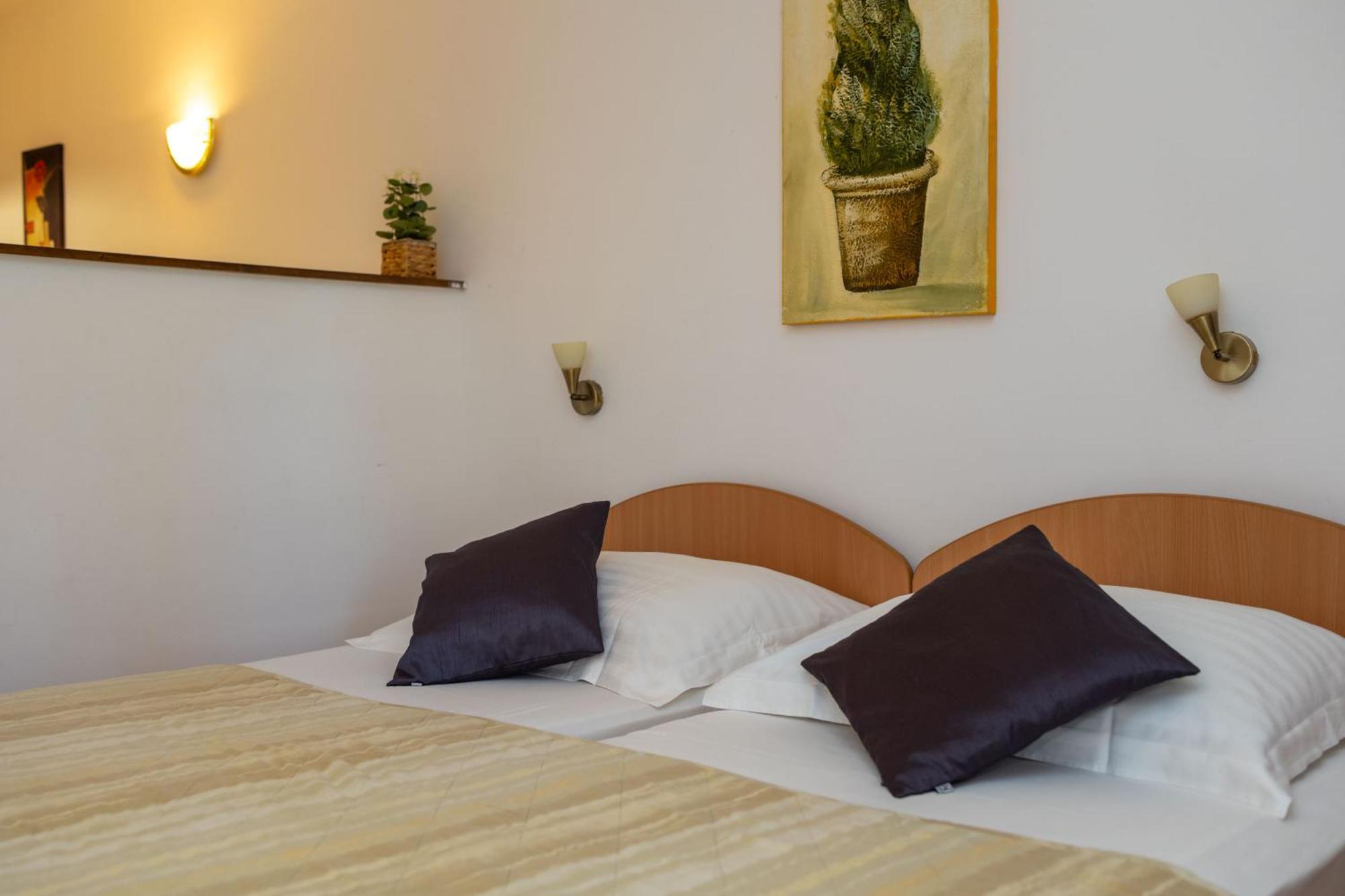Premium Apartments - Lavica Beach Podstrana Exterior photo